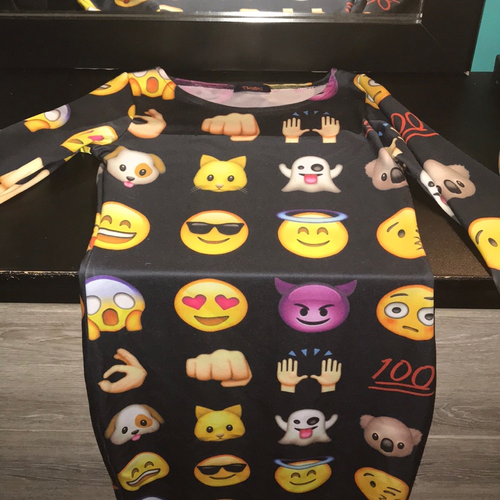 Emoji dress😏😍🙂